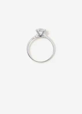 Oval Solitaire Ring Maxi Pavé 0.7 - 0.9 Ct